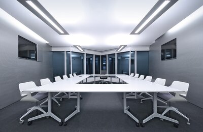 ofisnye-i-konferenz-kresla-silver-bahrain
