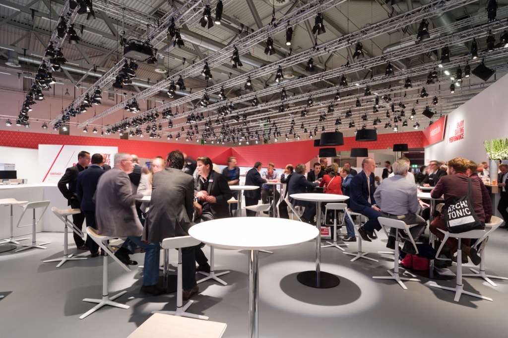 KINETICis5, барные стулья и столы на выставке ORGATEC 2014